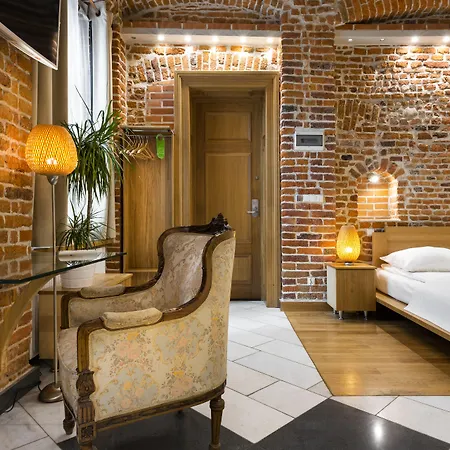 Stare Apart Otel